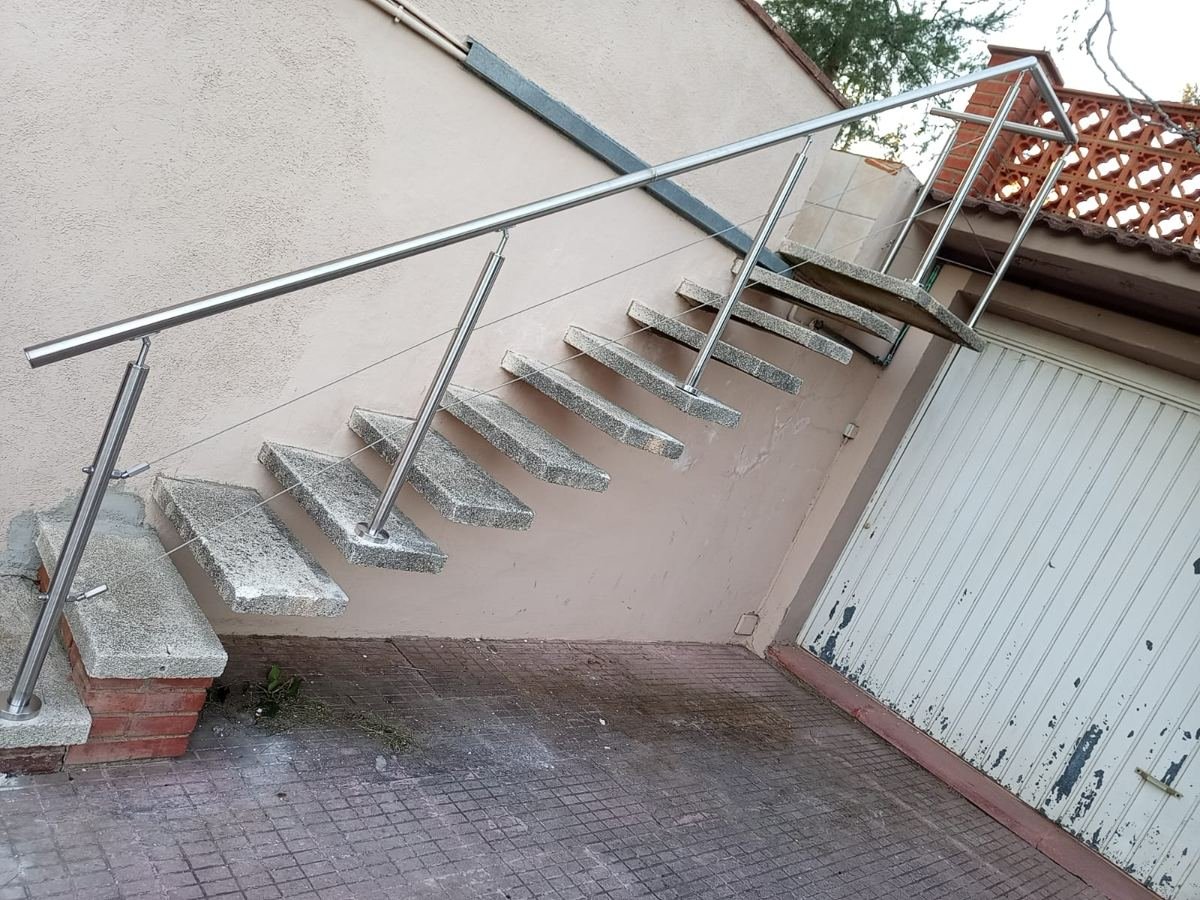 Barandilla de inox en escalera exterior